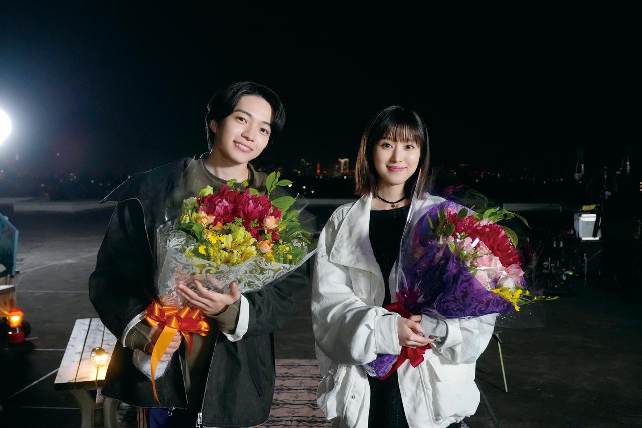 画像1: 西畑大吾&福本莉子、絶賛集まる“雨のシーン”の舞台裏が明らかに!『時給三〇〇円の死神』メイキング映像&写真解禁