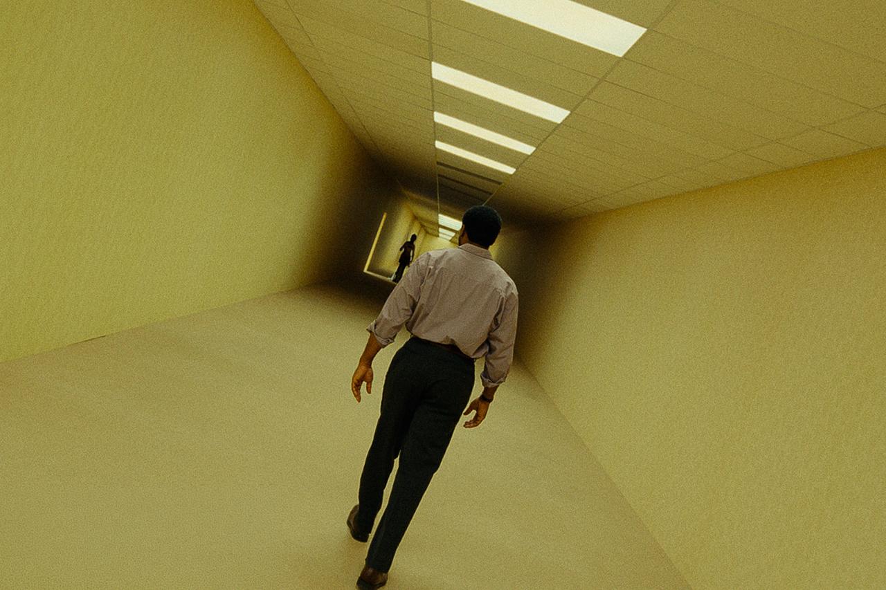 画像: ハピネット・ファントム・スタジオ配給、公開中 © 2026Backrooms Rights LLC, PC Films, LLC . All Rights Reserved.