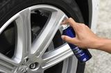 画像: よく振ったスプレー缶を10cmほど離して薄く散布する。約ホイール8本分の施工が可能。