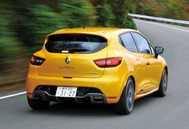 画像: タイヤはミシュランパイロットスーパースポーツを標準設定、専用18インチアルミホイールと組み合わされる。