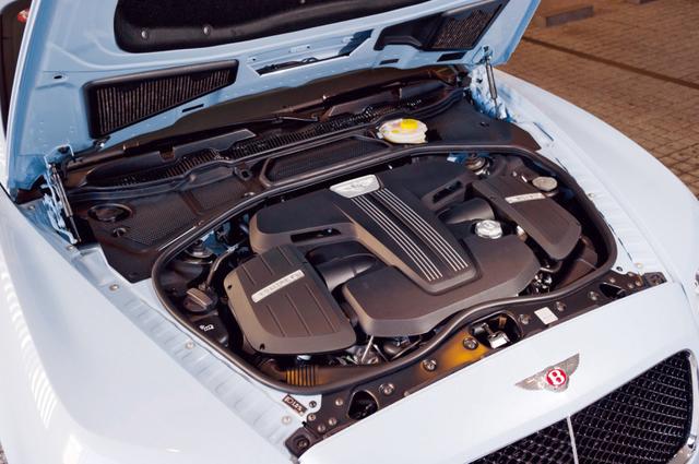 画像: 4LV8DOHCツインターボを搭載。2380kgという重量級ボディをスポーティに走らせるのに十分なパワー。