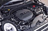 画像: 試乗車は2L直4ターボを積むクーパーS。他に1.5L直3ターボのクーパーと2L直4ターボのJCWがラインナップ。
