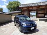 画像: ▲奈良・斑鳩の地に建つ法隆寺の東大門(国宝)の前で記念写真をパシャリ。夏休みの日、朝イチで訪れたので、外国人観光客や修学旅行生など団体さんの姿はなく、こんなベストポジションでの写真撮影に成功。