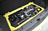 画像: ▲RRレイアウトを採用。エンジンはトランクルーム下に備わる。998cc3気筒の自然吸気エンジン。