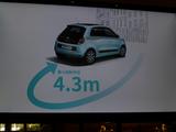 画像: ▲最小回転半径は4.3mと軽自動車並み。パリの狭い市街地でも運転しやすいという。