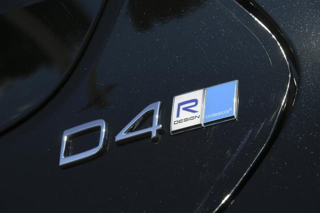 画像: いままでなかったのが不思議なぐらい相性のいいディーゼルのD4エンジンとRデザインの組み合わせだ。