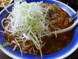 画像: ▲スープの中には、これでもかというくらいのタマネギ。千葉のラーメンって、なぜかタマネギベース(?)のものが多い。