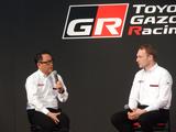 画像: 豊田章男社長(左)とWRCモンテカルロラリーで2位入賞を果たしたヤリ-マティ・ラトバラ選手。