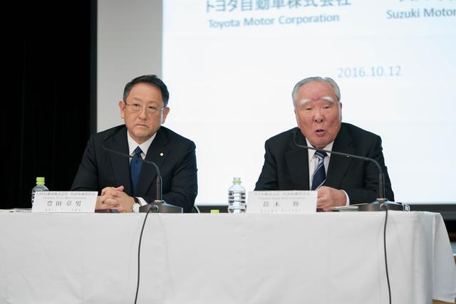 画像: 写真は昨年10月12日に業務提携に向けた検討開始を発表した豊田章男トヨタ自動車社長と鈴木修スズキ会長。今回の発表で、両社の業務提携が予想以上に早く進んでいることがわかる。
