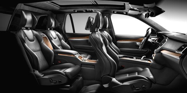 画像: ▲ボルボ XC90 エクセレンス の内装。独立した後席と荷室と客室を隔てるセパレーショングラスを採用。