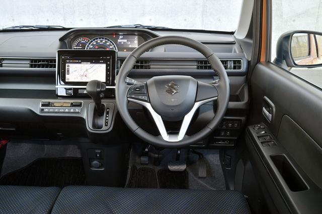 画像: ワゴンRハイブリッドFZのインパネ。トランスミッションはCVT。