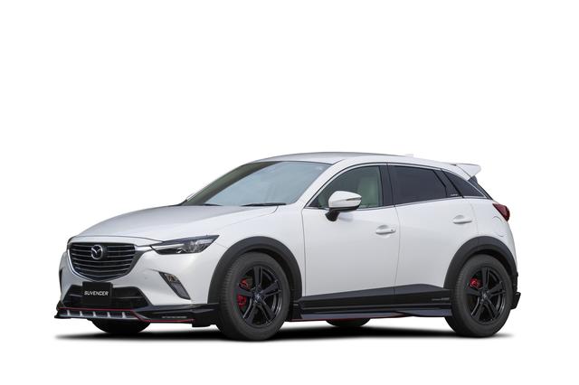 画像: スポーティなエアロパーツを装着したマツダCX-3には、シックなクリスタルブラックがよく似合う。