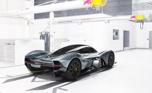 画像: 電子制御システムは『ボッシュ』が担当。フルLEDのヘッドランプとテールランプは、ライトメーカーとして長い伝統を誇る英国ワイパックが供給する。