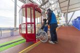 画像: すべてのゴンドラで、車いすのまま乗ることができる。