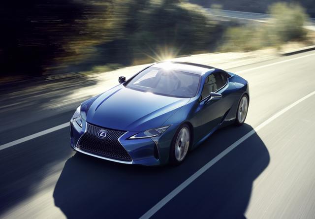 画像: 今春に日本での発売が予定されてるレクサスのフラッグシップクーペ LC500h。