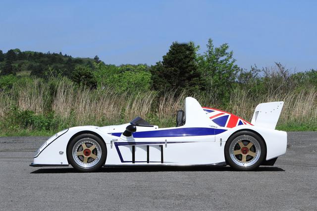 画像: 全長は日産ノートと同じくらい。ホイールベースは2380mm。車重はわずか795kg!