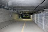 画像: 避難通路の内部。思ったより天井は低くないので、普通に立ったまま歩いて避難ができる。