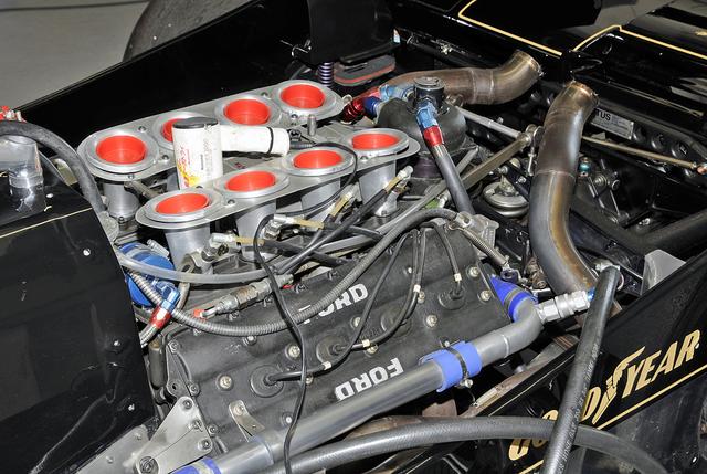 画像: 1976年のF1で活躍したロータス77に搭載されたフォード コスワースDFVエンジン。ちなみにDFVとは「Double Four Valve」の頭文字から命名。(写真:大内明彦)