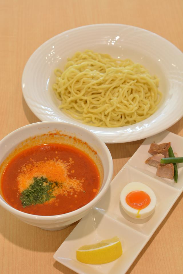 画像: 富士市のご当地グルメをアレンジしたEXPASA富士川(上り)の「つけナポリタン」(930円)。