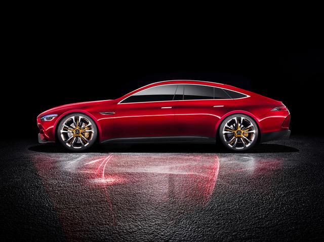 画像: 流麗な4ドアクーペモデルのメルセデス・AMG GTコンセプト。
