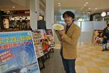 画像: レポーターの鈴木ケンイチ氏。今後も「取材メシ」紹介していきます。