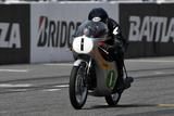 画像: 2日目のRC164北野さん、見事な前傾姿勢ですネ