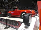 画像: 現在開催されているジュネーブショー・YOKOHAMAブースでは、ポルシェミュージアム保管展示車両である1989年製 Porsche911 930 Turbo Cabrioletに装着されている。