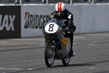 画像: 始動時に不調だったRC142を技術を駆使して乗りこなすクニさん、さすがです!