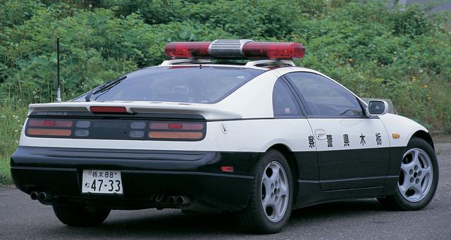 画像: 撮影した栃木県警のZ32は92年式。無線用のアンテナは「TL型」と呼ばれる自動車電話用アンテナ(懐かしい!)を模したもので、特製の基台を介して設置されている。ほかにも各部にワンオフならではの作りが見られる。