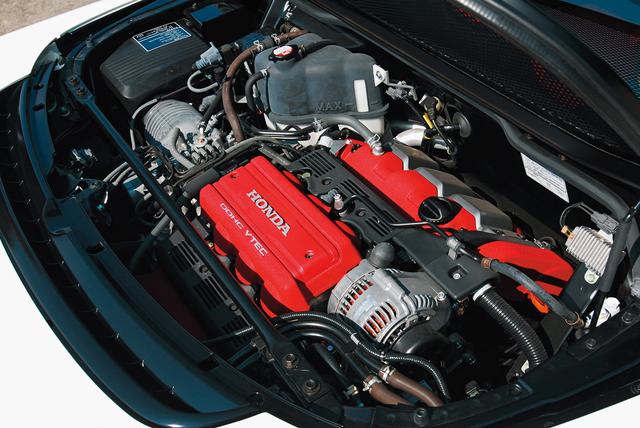 画像: エンジンはNSX-Rと同じ。最高出力も280psのままだ。あくまでGT500参戦用のホモロゲーションマシン。