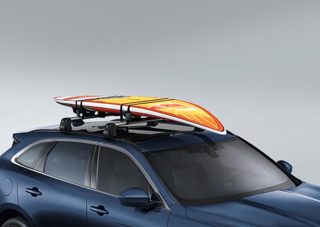 画像: ジャガーFペイス ACTIVE EDITION PACKAGEの「ウォータースポーツキャリアパッケージ」。