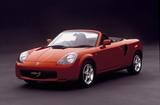 画像: MR2の後継車、MR-S。シートの後方にトランク代わりとなる荷物の収納スペースが設けられていました。