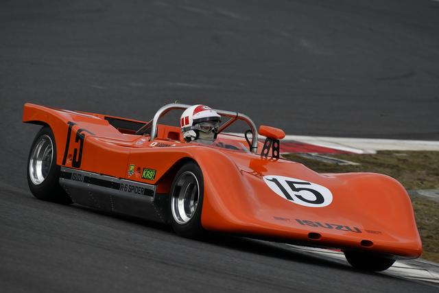 画像: いすゞベレットR6スパイダー(1970年) 日本GPに出走したのは前モデルだが、今回ドライブしたのは実際1969年に出場した津々見友彦