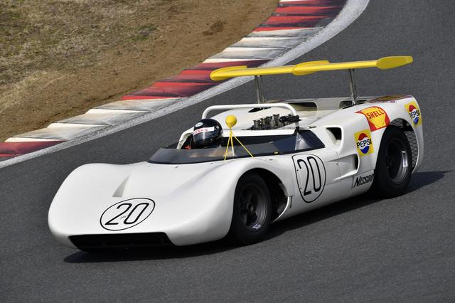 画像: ニッサンR381(1968年) 当時このマシンで優勝した北野元がドライブ、ハーフスピンはご愛嬌?
