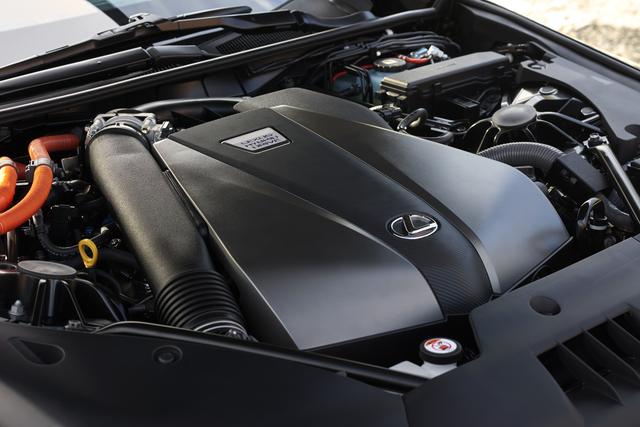 画像: レクサスLC500hは3.5LのV6DOHCとモーターを組み合わせ、システム最高出力は359psを発揮する。