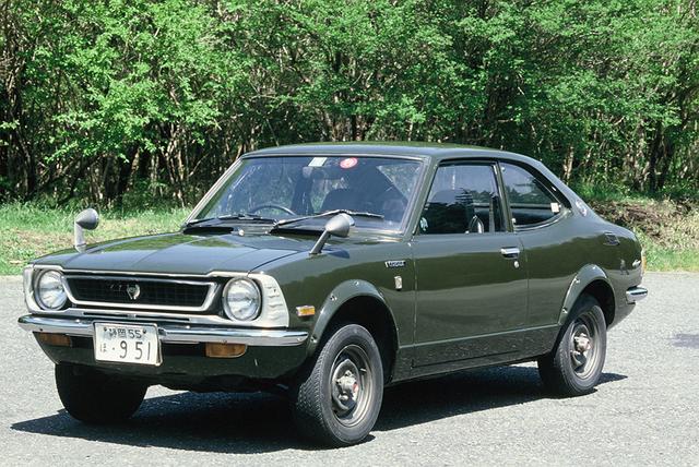 画像: 1972年3月、大衆車カローラにセリカ1600GT用に開発された1.6リッターDOHCエンジンを搭載したのがカローラ・クーペ1600レビン(TE27型)。軽量化でコンパクトなボディはセリカより100kg以上軽かった。パワーウエイトレシオは7.43kg/ps。