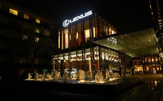 画像: グルガオンに開設された LEXUSディーラーの外観。
