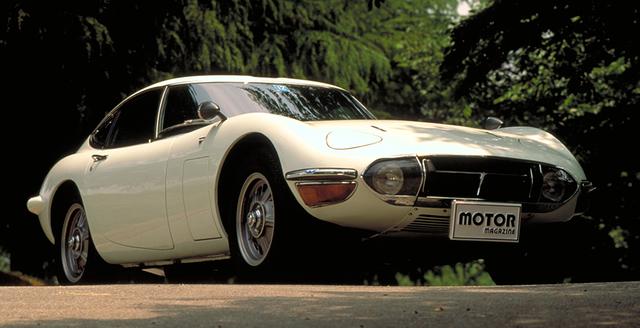 画像: 国産車で初めてリトラクタブルヘッドランプを採用したのも2000GTだ。
