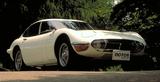 画像: 国産車で初めてリトラクタブルヘッドランプを採用したのも2000GTだ。