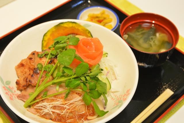 画像: 上河内SA(上り)「うんめぇ~! 笑顔の絆丼」