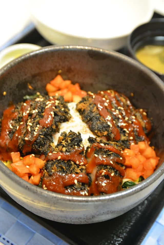 画像: 審査員特別賞、岩手山SA(下り)「焼走り溶岩流 黒かつ丼」
