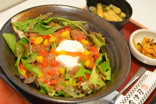 画像: 阿賀野川SA(下り)「新潟産豚ヒレ肉の変な丼」
