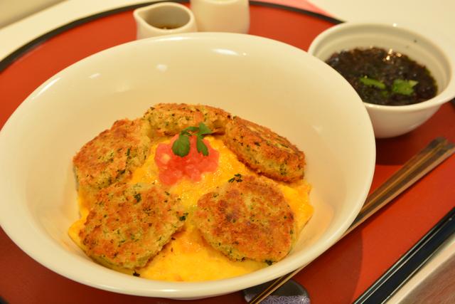 画像: 菅生PA(上り)「伊達なSUGO油麩丼~竹鶏卵の洋食仕立て~」