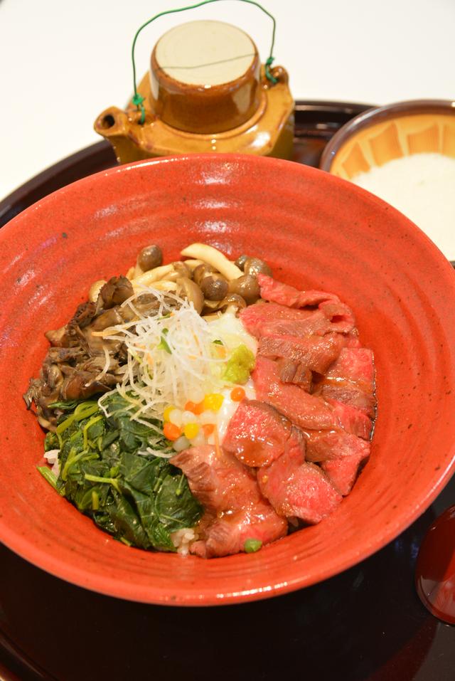 画像: 準グランプリ、横川SA(上り)「上州牛 三度の肉めし」