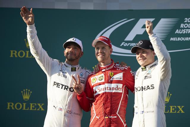 画像: 左から2位のルイス・ハミルトン(メルセデスAMG)、優勝したセバスチャン・ヴェッテル(フェラーリ)、3位バルテリ・ボッタス(メルセデスAMG)。