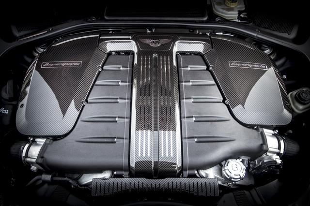 画像: 最高出力710ps/5900rpmにまで、チューンナップされたW12エンジン。
