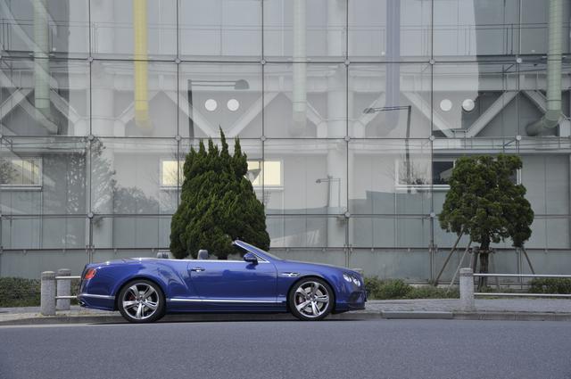 画像: ベントレー コンチネンタルGT スピード コンバーチブル。最高出力642psのW12エンジンを搭載する。