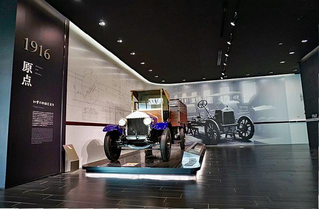 画像: いすゞ自動車が作った現存する最古のトラック「ウーズレーCP 型」を展示。