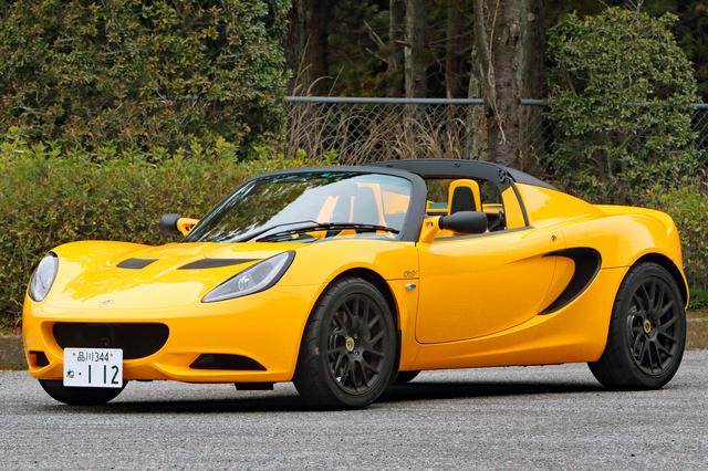 画像: 現在のモデルは2001年にデビューした2代目で、2010年にフェイスリフトが行われたが、1995年デビューの初代のイメージを踏襲している。
