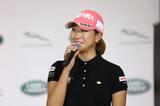 画像: 木戸選手のコメント: 「普段から運転することが好きなので、今回、ジャガーのブランド・アンバサダーに就任でき、大変光栄に思います。「F-PACE」の乗り心地はとても快適で、ドライブに出掛ける機会がこれから増えていくと思います。これからは、ジャガーのブランド・アンバサダーとして、ジャガー「F-PACE」で移動し、試合ではキャップ左側に付けるジャガー・ロゴと一緒に戦います。私のゴルフと、ジャガーの魅力を皆さんに伝えていければと思います」